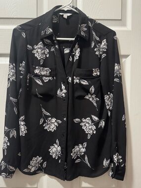 Candie's Black Button-Up Blouse Y2K with White Floral Accents